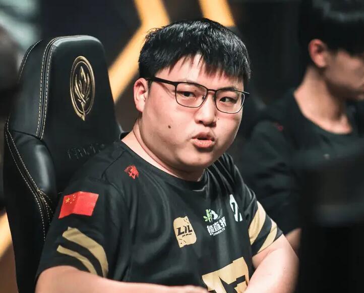 九游体育-Uzi迎来十五赛季高光表现，G2球迷沸腾！